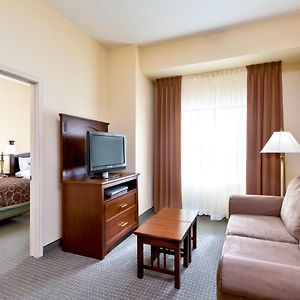 Two-Bedrooms Suite Two Double One Queen Bed Non-Smoking